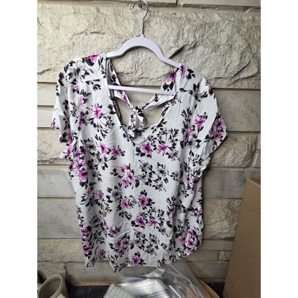 Torrid Women Plus Size 2 Floral V-Neck Tie Back Short Sleeve Blouse White Purple